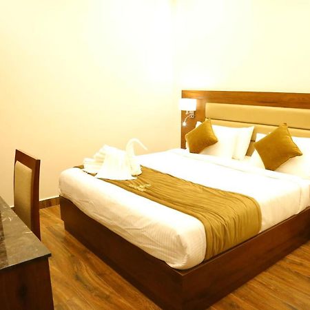 Vsr Grand Hotell Madanapalle Exteriör bild