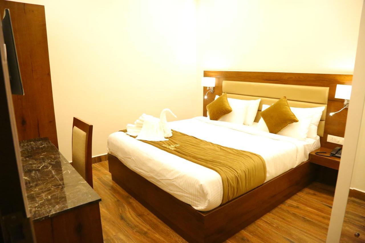 Vsr Grand Hotell Madanapalle Exteriör bild