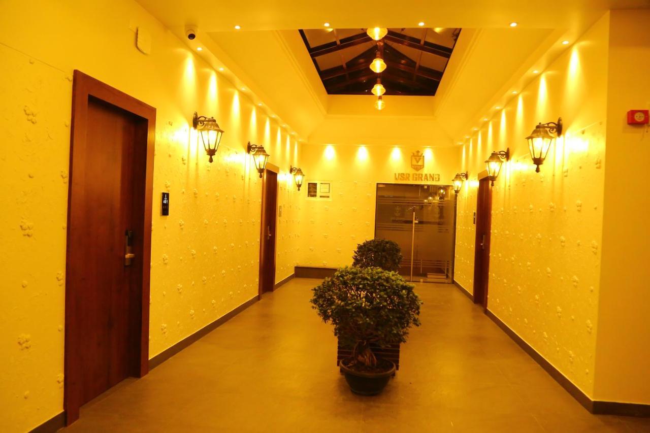Vsr Grand Hotell Madanapalle Exteriör bild