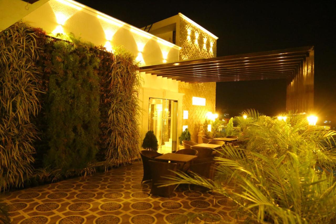 Vsr Grand Hotell Madanapalle Exteriör bild