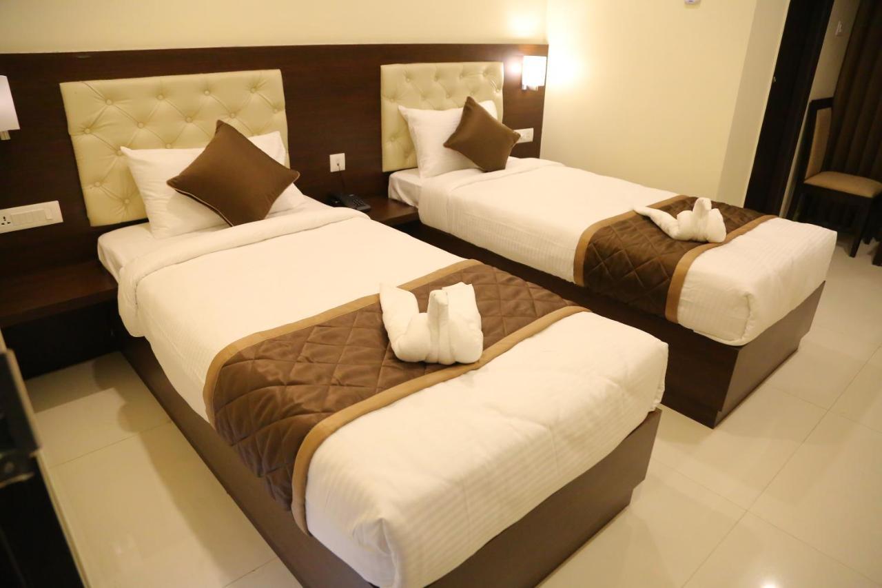 Vsr Grand Hotell Madanapalle Exteriör bild