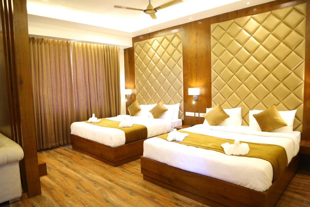 Vsr Grand Hotell Madanapalle Exteriör bild